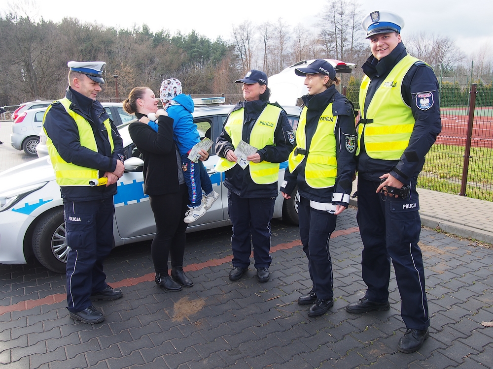 Otwocka drogówka w kampanii Biała Wstążka kontrole i profilaktyka