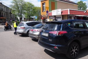 Policjanci z otwockiej drogówki podczas czynności kontrolnych