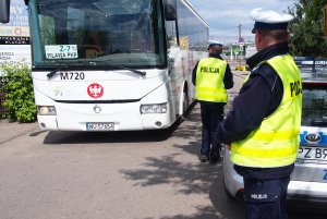 Policjanci z otwockiej drogówki podczas czynności kontrolnych