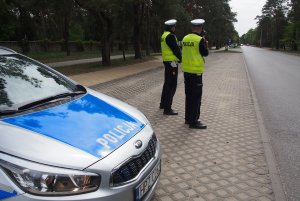 Policjanci z WRD KPP w Otwocku podczas pomiarów prędkości