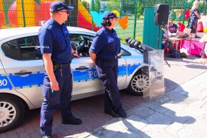 Policjanci podczas festynu w Szkole Podstawowej nr 12 w Otwocku