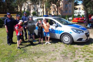 Policjanci podczas festynu w Szkole Podstawowej nr 12 w Otwocku