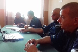 Policjanci z Józefowa na debacie społecznej z mieszkańcami osiedli: Dębinka, Świdry Małe, Górki