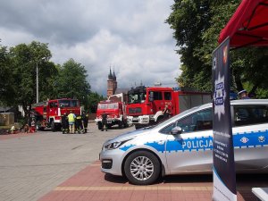 „Akcja Reanimacja w Gminie Osieck” – plenerowe spotkanie o bezpieczeństwie w ramach rządowego programu „Razem Bezpieczniej” z udziałem policjantów i strażaków