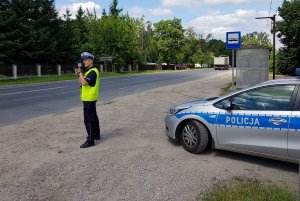 Policjanci podczas działań kontrolnych na drogach powiatu otwockiego