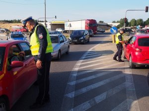 Policjanci podczas działań związanych z kontrolami trzeźwości