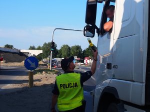 Policjanci podczas działań związanych z kontrolami trzeźwości