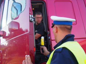 Policjanci podczas działań związanych z kontrolami trzeźwości