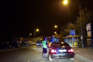 Policjanci z otwockiej drogówki podczas nocnych kontroli w Otwocku (Arch. KPP Otwock 2018r.)