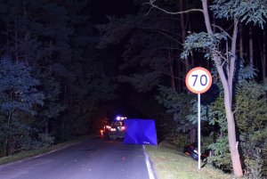 Miejsce zdarzenia drogowego w Pogorzeli na drodze wojewódzkiej nr 862