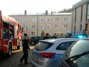 Dzielnicowi ze strażakami ewakuowali przedszkole w Zakręcie