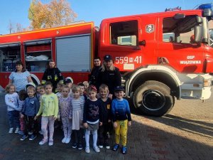 Dzielnicowi ze strażakami ewakuowali przedszkole w Zakręcie