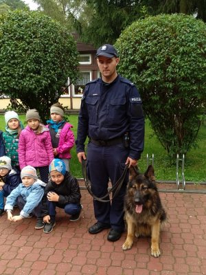 Przedszkolne prelekcje z policjantami w otwockim „Grymusiu”