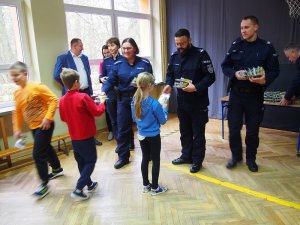 Policjanci z Karczewa i Otwocka wspierali kampanię „Jesteś widoczny, Jesteś bezpieczny”
