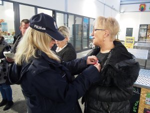 „Biała Wstążka” w gminie Wiązowna, dzielnicowi z profilaktykami razem przeciw przemocy