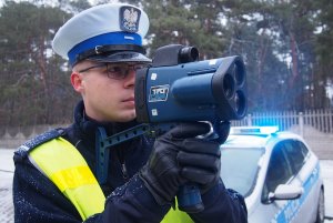 Policjanci z Wydziału Ruchu Drogowego podczas działań kontrolnych (arch.2019)