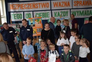 Dzielnicowi z otwockiej komendy, komisariatów i posterunków podczas akcji, działań i spotkań ze społeczeństwem