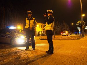 Policjanci z otwockiej drogówki podczas nocnych działań w Otwocku