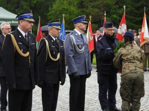 Na zdjęciu widać przedstawicieli Państwowej Straży Pożarnej w Otwocku i Komendy Powiatowej Policji w Otwocku.