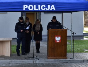 Na zdjęciu widać Komendanta Powiatowego Policji w Otwocku w trakcie przemówienia.