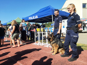 Policjanci podczas pikniku w Józefowie