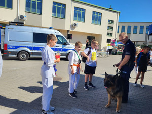 Policjanci podczas pikniku w Józefowie