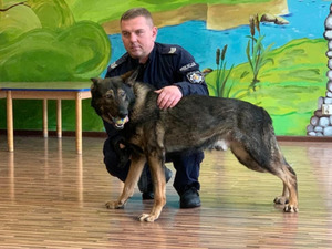 Policjanci podczas wizyty w przedszkolu