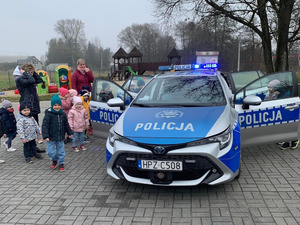 Policjanci podczas wizyty w przedszkolu