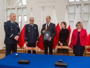 Komendant Stołeczny Policji nadinspektor Paweł Dzierżak, Komendant Powiatowy Policji inspektor Przemysław Dębiński, Starosta Otwocki Krzysztof Szczegielniak, Członek Zarządu Powiatu Otwockiego Kinga Błaszczyk, Dyrektor Zespołu Szkół nr 2 im. Marii Skłodowskiej – Curie Monika Chudek