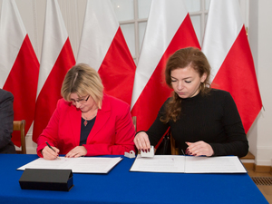 Podpisanie porozumienia w sprawie utworzenie klasy mundurowo- policyjnej w Technikum nr 2 w Otwocku Zespołu Szkół nr 2 im. Marii Skłodowskiej- Curie w Otwocku o profilu technik informatyk, innowacji policyjnej- kryminalistyka z elementami cyberbezpieczeństwa.