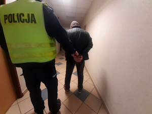 Policjant z zatrzymanym