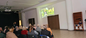 Policjanci podczas spotkania z seniorami