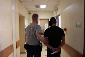 Policjant z zatrzymanym