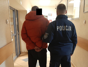 Policjant z zatrzymanym