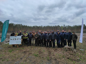 Policjanci z Otwocka po raz kolejny wzięli udział w wiosennej akcji sadzenia lasu...