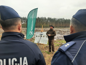 Policjanci z Otwocka po raz kolejny wzięli udział w wiosennej akcji sadzenia lasu...