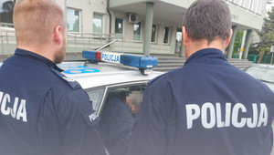 Policjanci z zatrzymanym