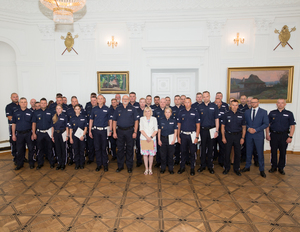 Listy gratulacyjne i nagrody dla stołecznych policjantów i pracowników