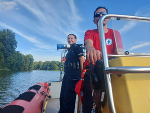 Bezpieczny wypoczynek nad wodą, czyli mobilne patrole Policji oraz WOPR