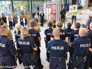 Stołeczni policjanci dołączyli do akcji „Honorowa Wspinaczka 11 września”