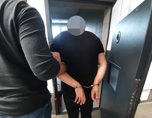 Policjant z zatrzymanym