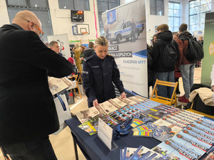 Promocja bezpieczeństwa i służby w Policji. Mundurowi uczestniczyli w Targach Pracy w Otwocku