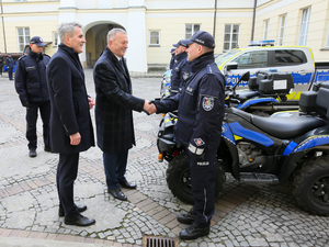 7 nowoczesnych pojazdów za blisko 1,5 mln zł. w rękach Komendy Stołecznej Policji