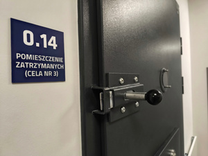 64-latek z dożywotnim zakazem po raz kolejny wsiadł za kierownicę tym razem miał ponad 2 promile alkoholu
