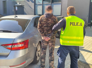 Policjant z zatrzymanym
