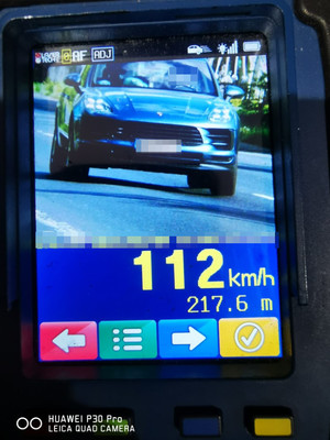 Dwaj kierowcy podczas majówki „zgarnęli” mandaty o wysokości 2500 i 2000 złotych za przekroczenie prędkości o 100 i 62 km/h.