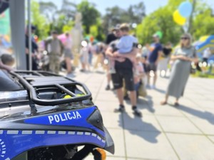 Policjanci na dniu dziecka w Otwocku