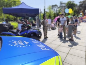 Policjanci na dniu dziecka w Otwocku