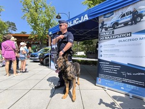 Policjanci na dniu dziecka w Otwocku