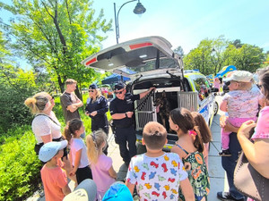 Policjanci na dniu dziecka w Otwocku